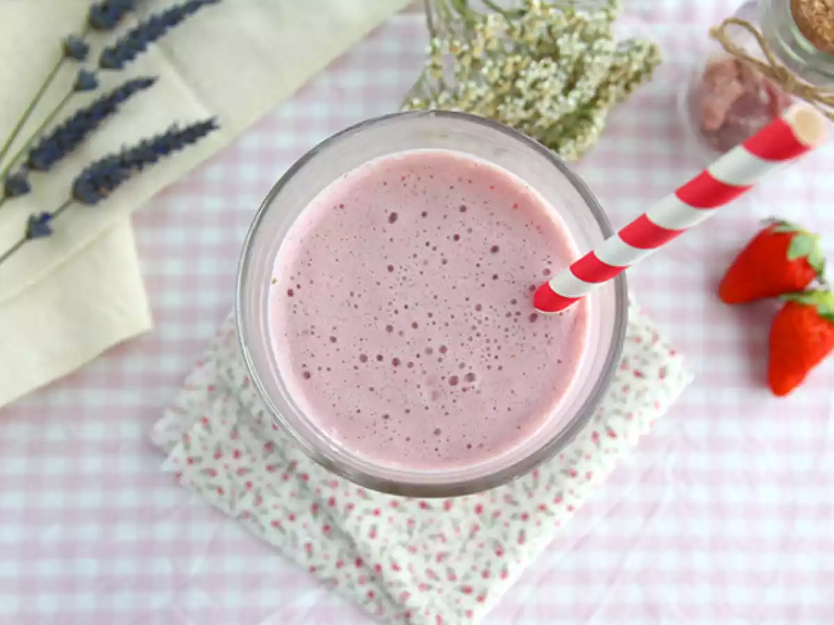 Raspberry and strawberry milkshake - photo 4