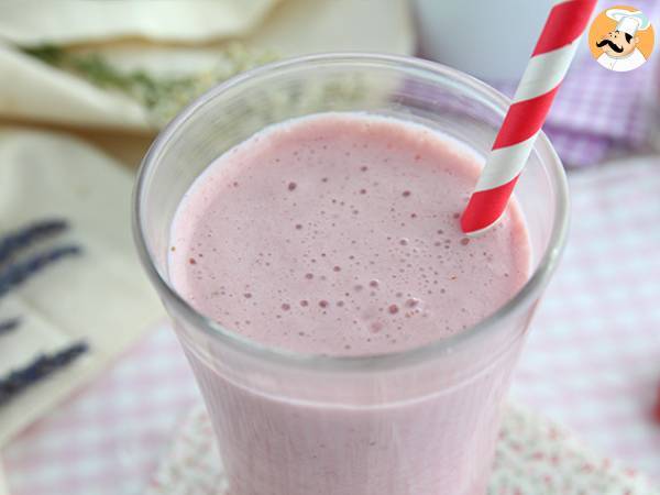 Raspberry and strawberry milkshake - photo 2