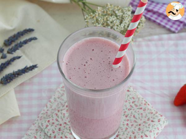 Raspberry and strawberry milkshake - photo 3