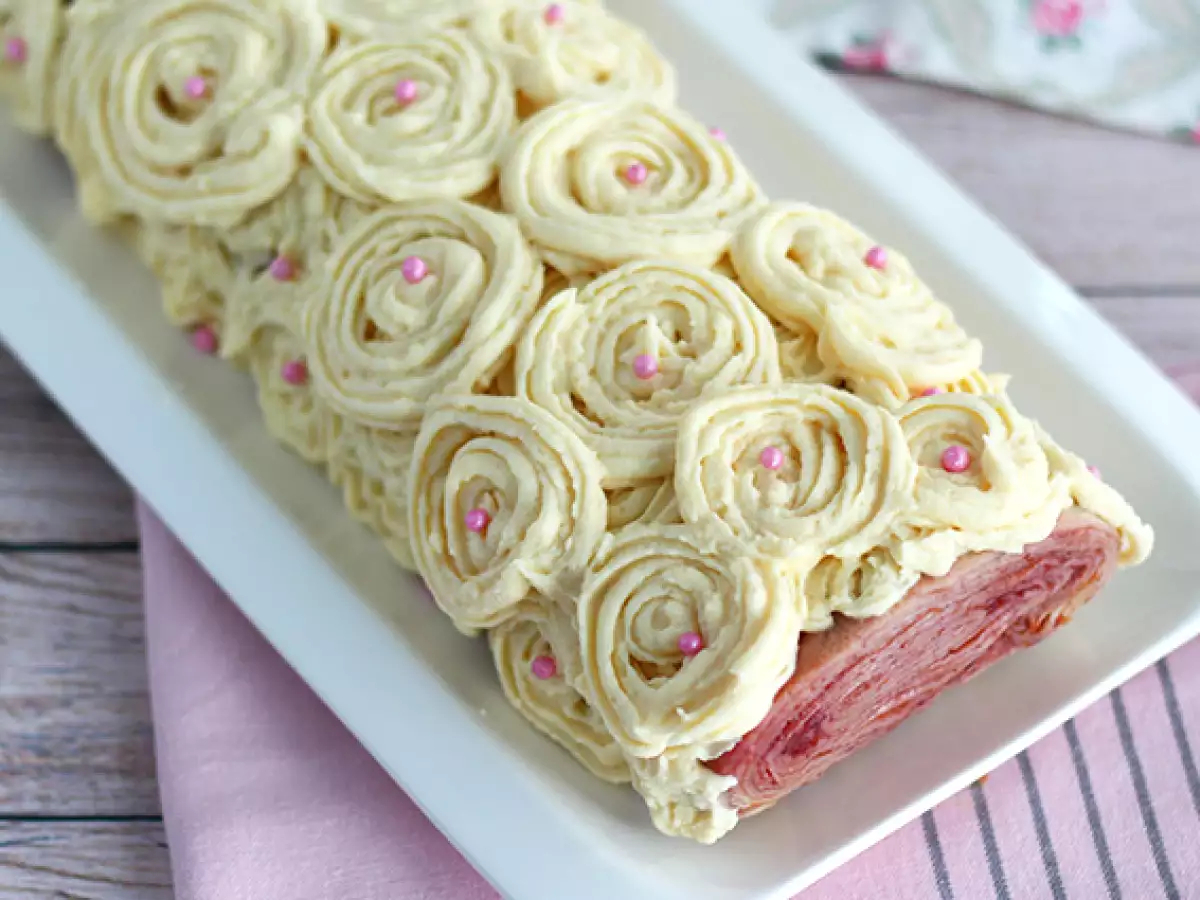 Raspberry and white chocolate crêpe yule log - photo 4