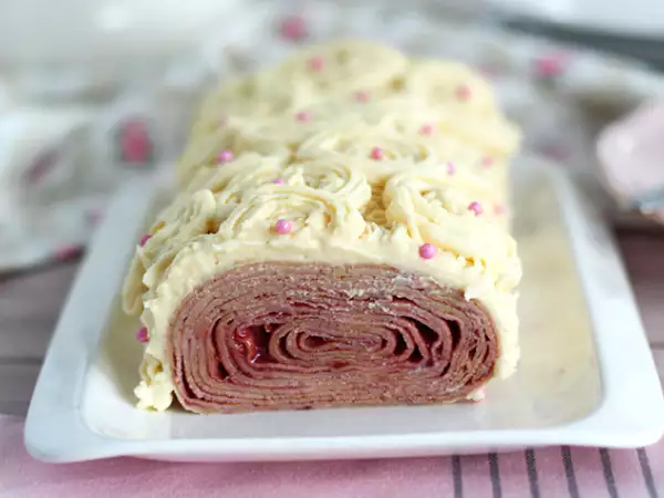 Recipe Raspberry and white chocolate crêpe yule log