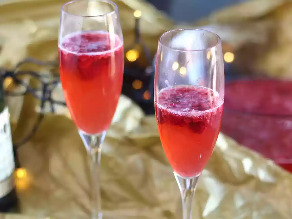 Raspberry champagne soup - photo 3