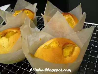 Raspberry and mango muffins recipe