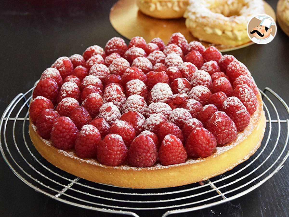 Raspberry tart with almond cream