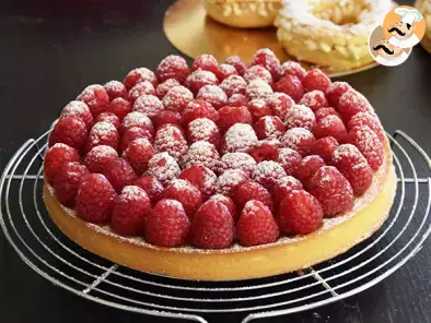 Raspberry tart with almond cream
