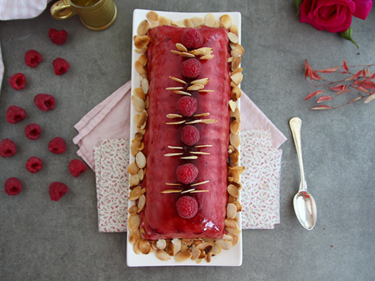 Raspberry tiramisu cake log - photo 2