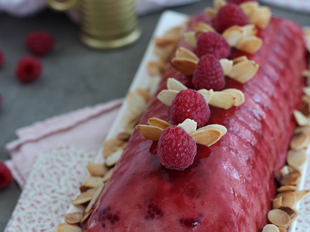 Raspberry tiramisu cake log - photo 6