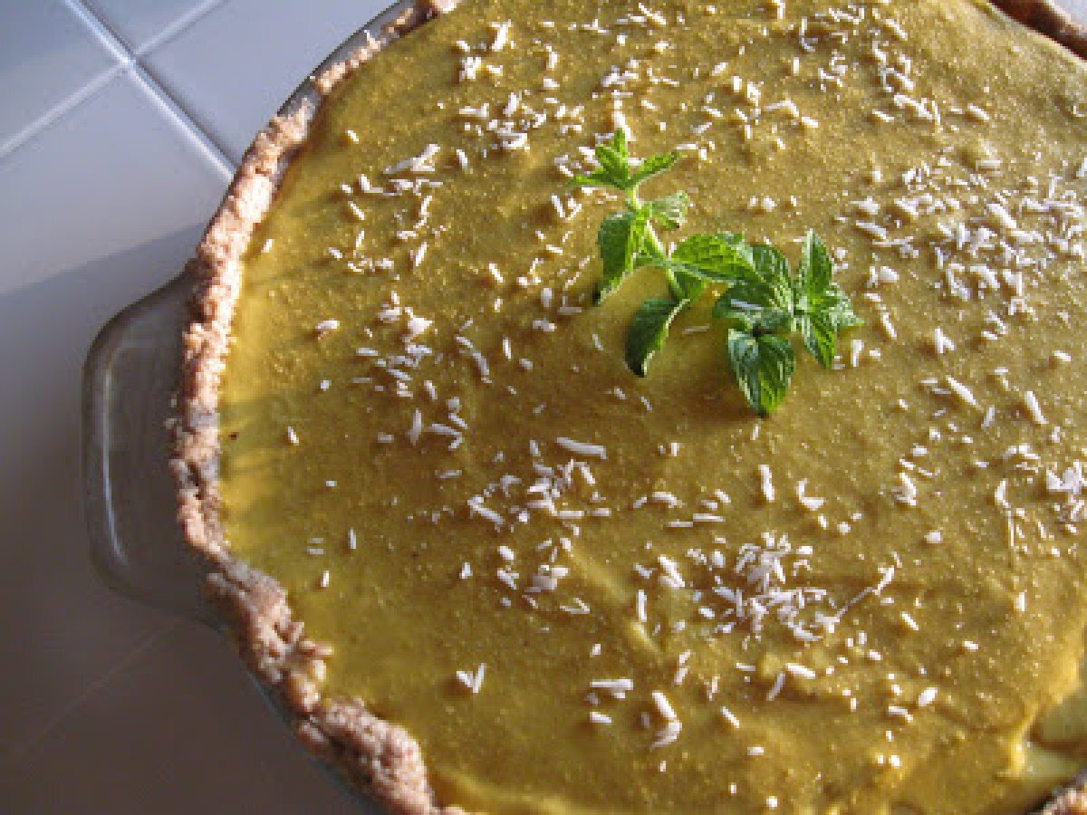 Raw Vegan Coconut Mango Ice Cream Pie