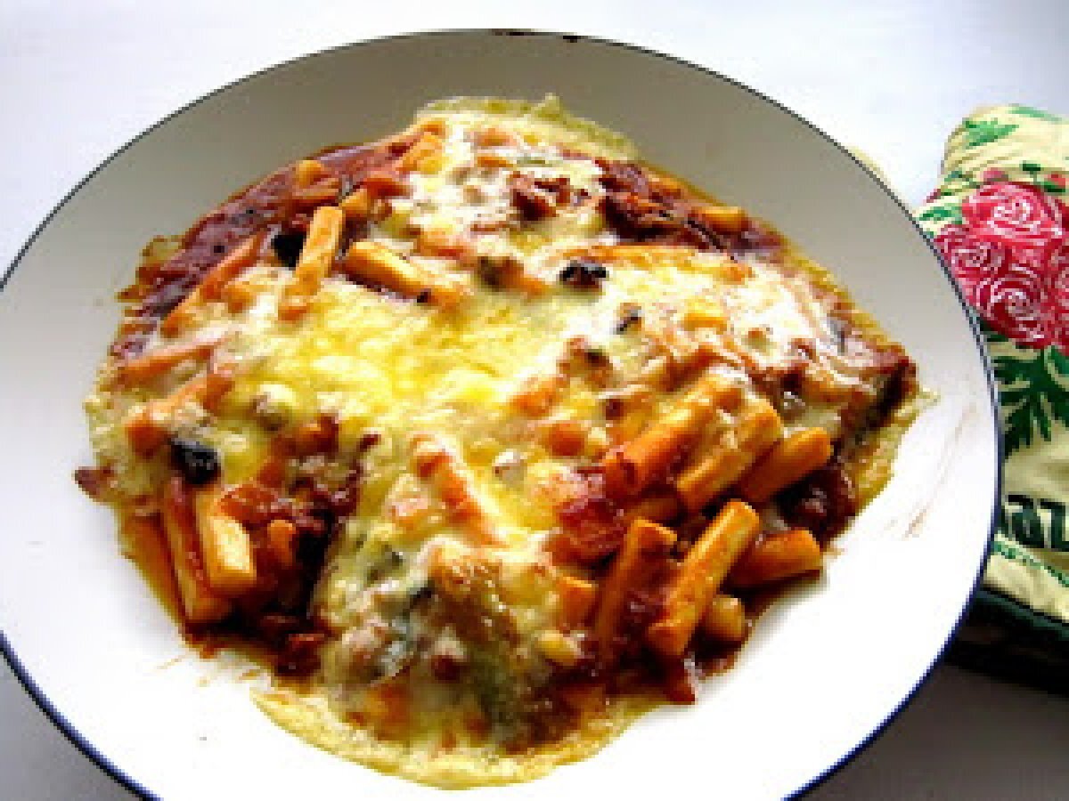Recipe: Spicy Korean Rice Cake (Ddukbokki) topped with Cheese