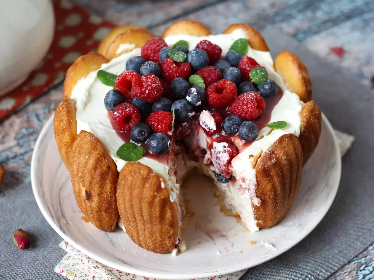 Red berry charlotte with madeleines - photo 8