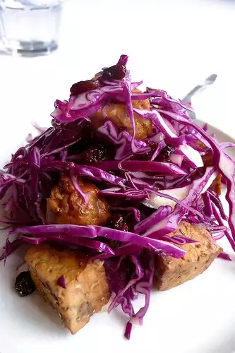 Red cabbage and tempeh cubes recipe