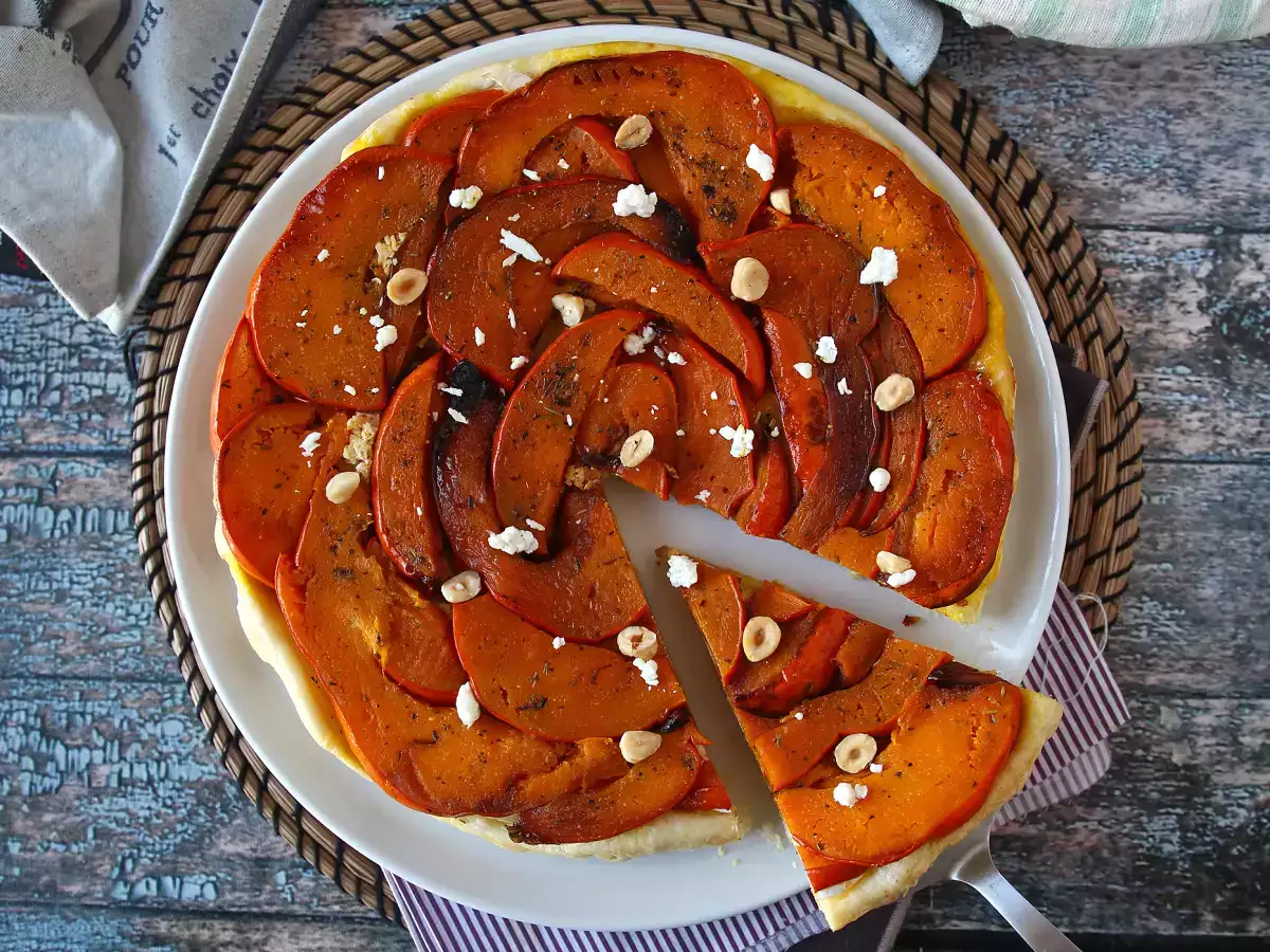 Red kuri squash tatin with goat's cheese and honey - photo 6