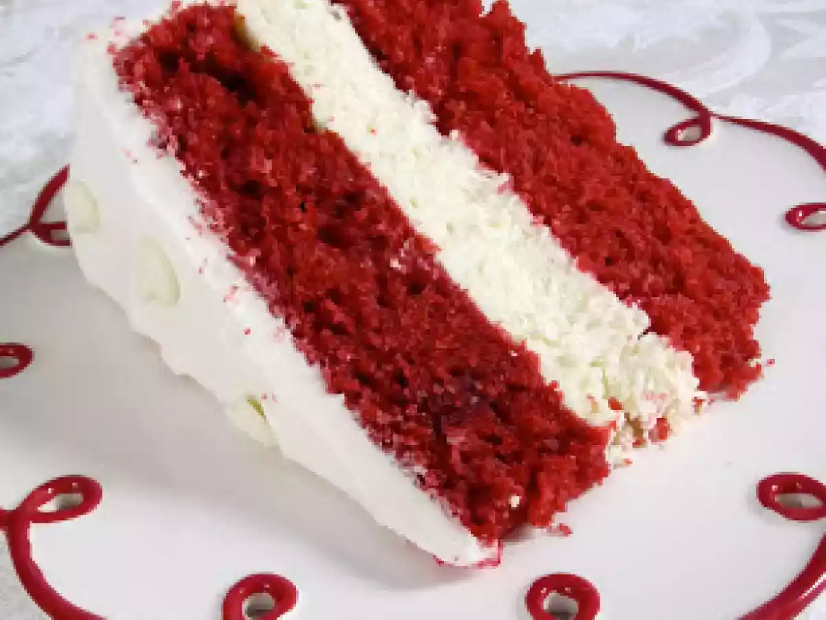 Red Velvet Cheesecake Cake