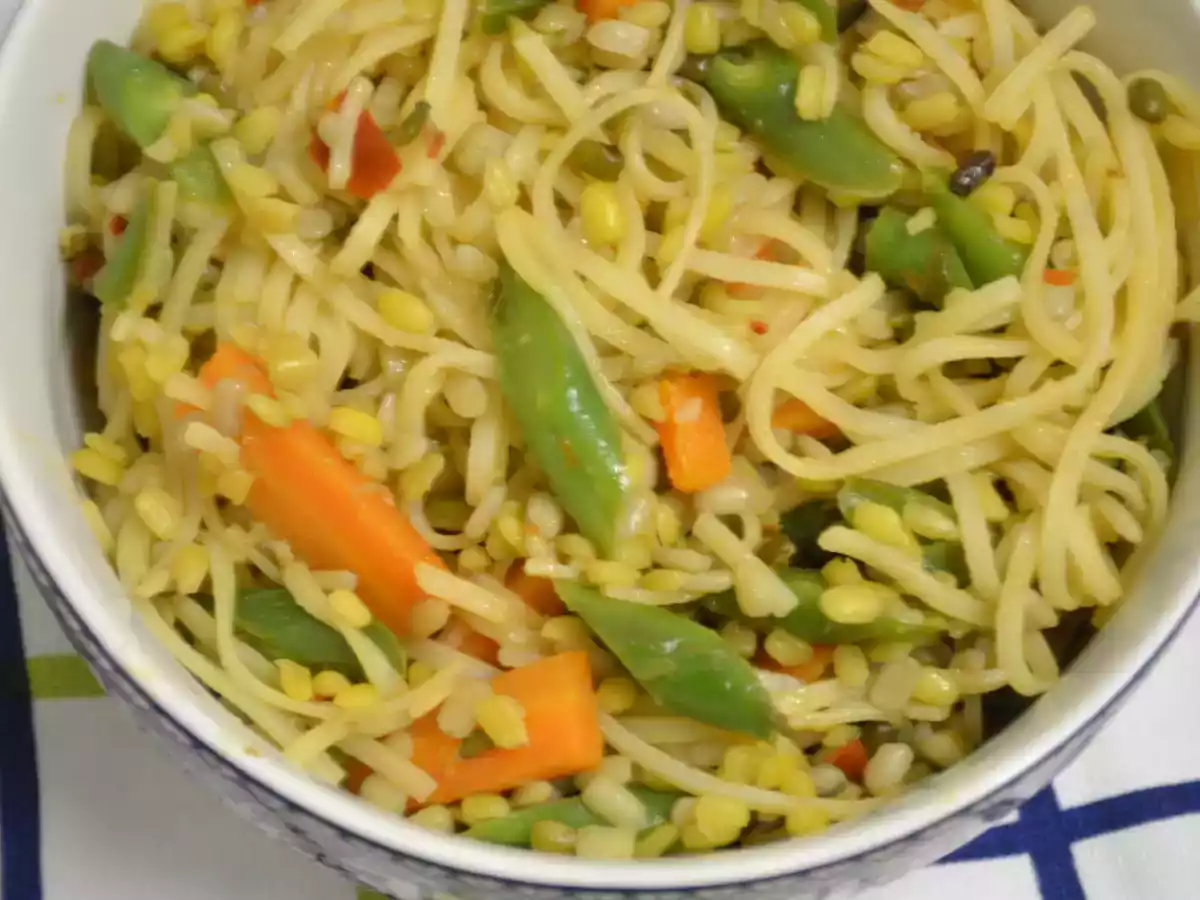Rice Noodles With Lentils And Vegetables