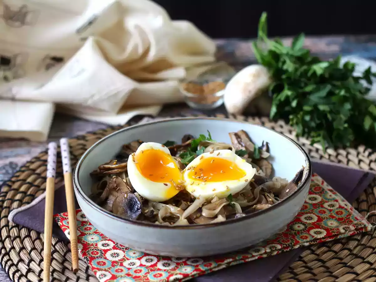 Rice noodles with mushrooms and their soft-boiled egg! - photo 3
