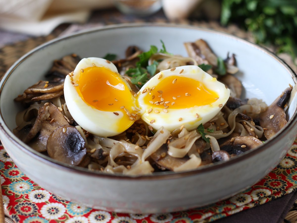 Rice noodles with mushrooms and their soft-boiled egg! - photo 4