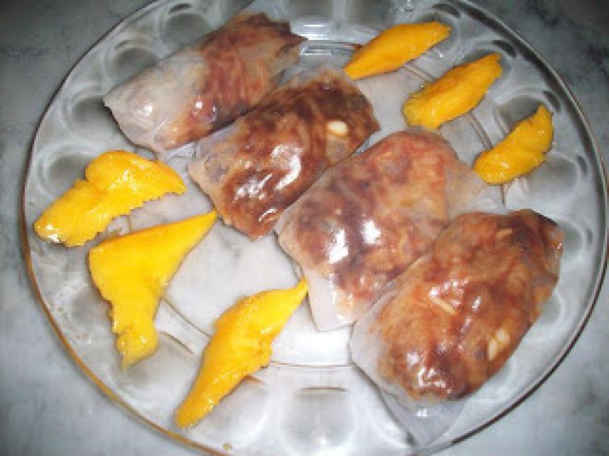 Rice paper rolls wrapped with sengkuang