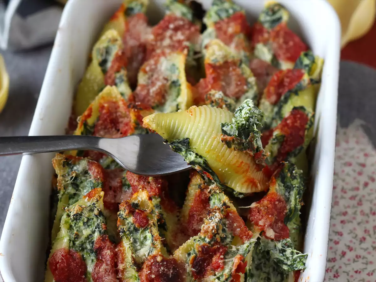 Ricotta and spinach-stuffed conchiglioni: an irresistible vegetarian baked dish - photo 2