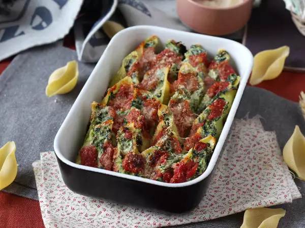 Recipe Ricotta and spinach-stuffed conchiglioni: an irresistible vegetarian baked dish