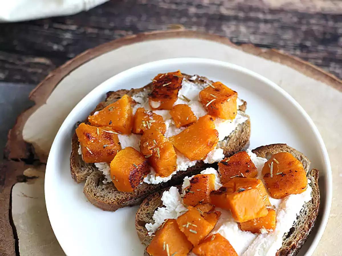 Ricotta, butternut and egg toasts - photo 2