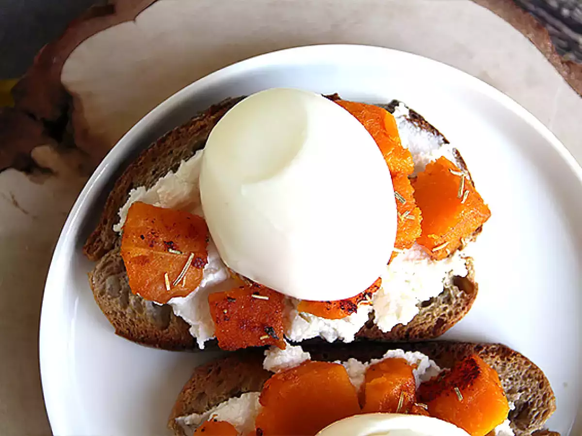 Ricotta, butternut and egg toasts - photo 3