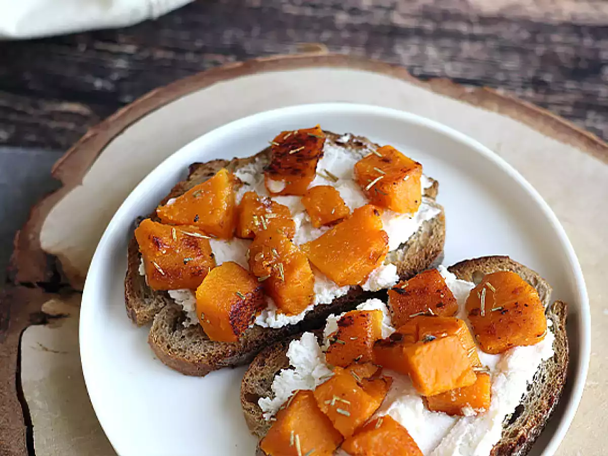 Ricotta, butternut squash and egg toasts - photo 2