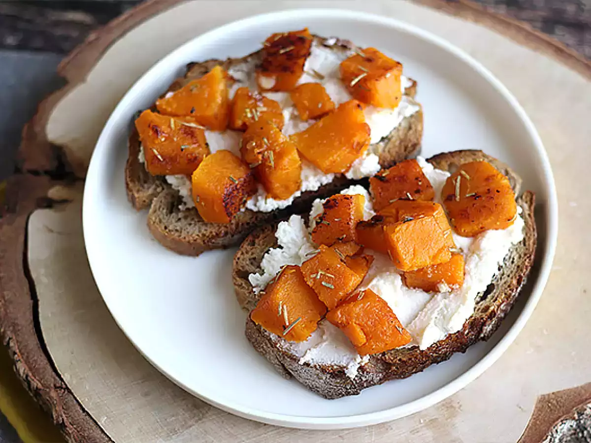 Ricotta, butternut squash and egg toasts - photo 5