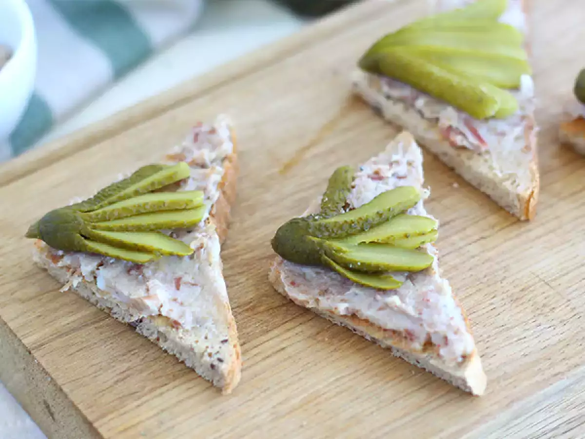 Rillettes and gherkin toasts - photo 2