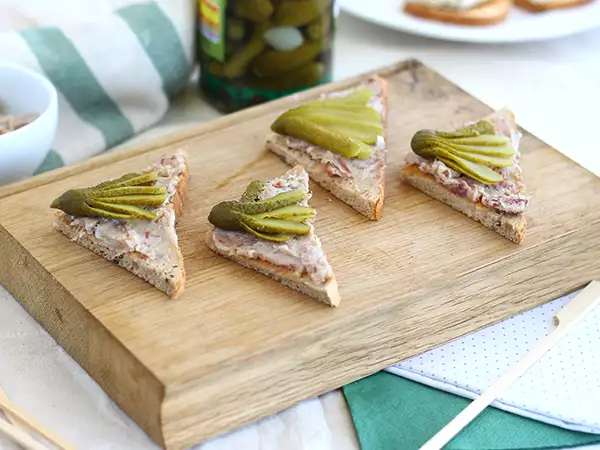 Recipe Rillettes and gherkin toasts