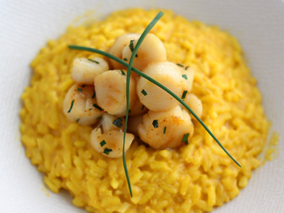 Risotto with scallops and saffron