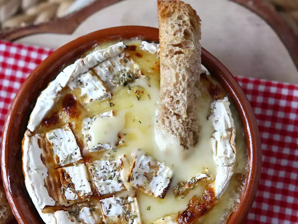 Roasted Camembert in the Air Fryer, nice and gooey! - photo 5