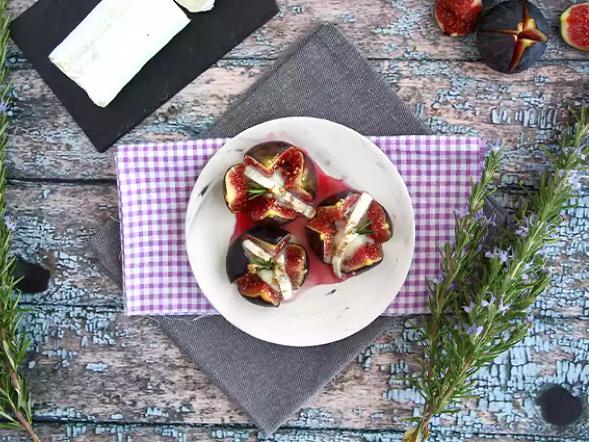 Roasted figs with goat cheese and honey