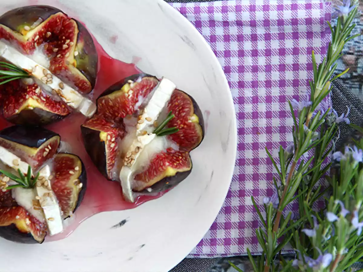 Roasted figs with goat cheese and honey - photo 2