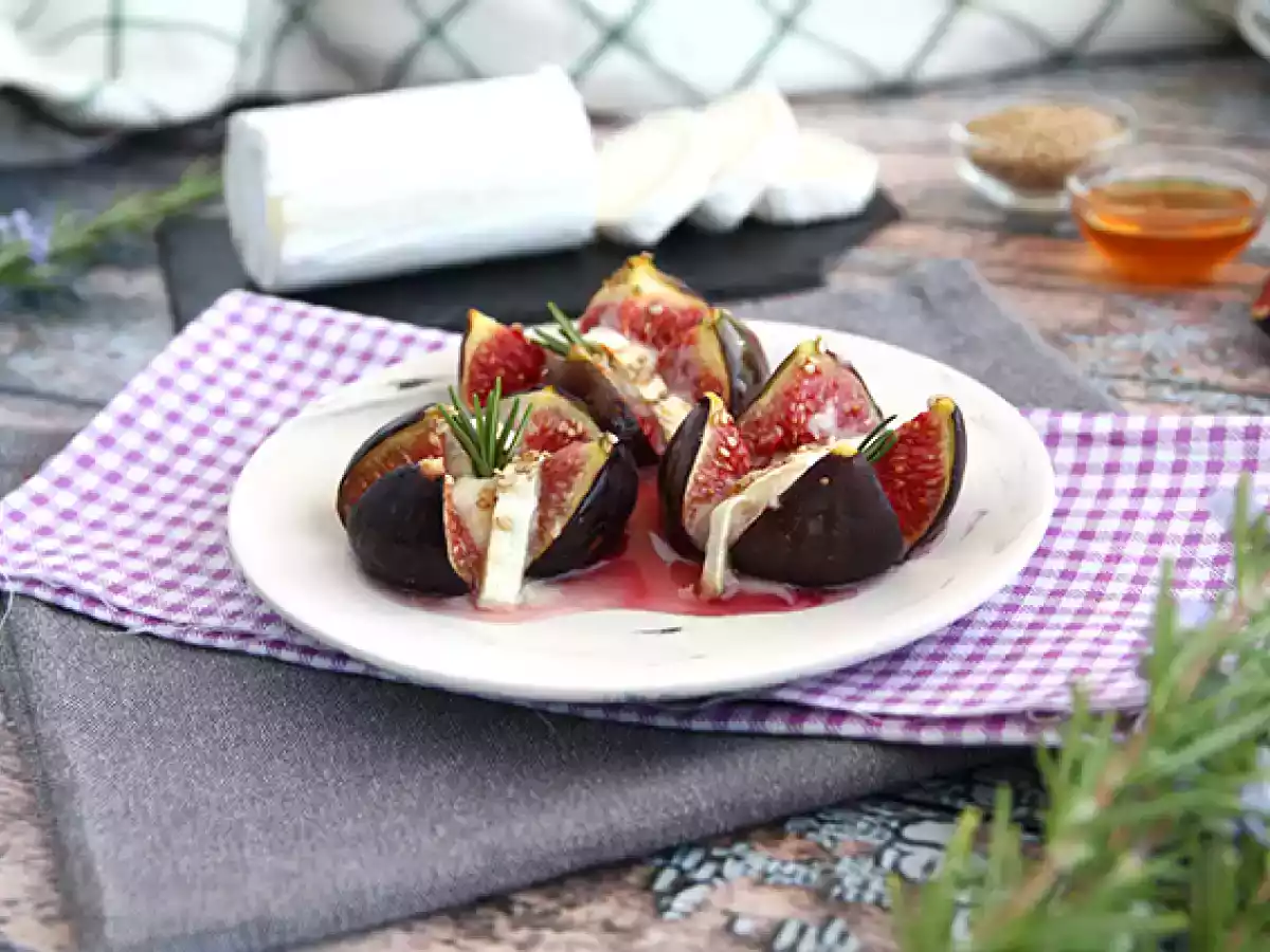 Roasted figs with goat cheese and honey - photo 3