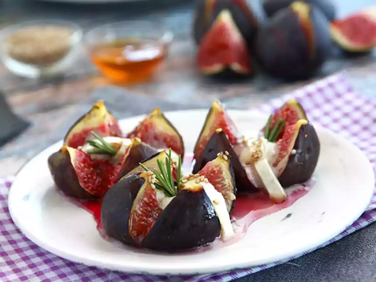 Roasted figs with goat cheese and honey - photo 4