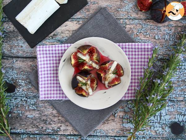 Roasted figs with goat cheese and honey