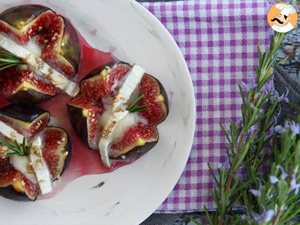 Roasted figs with goat cheese and honey - photo 2