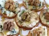 Roquefort toasts with walnuts and honey, photo 1
