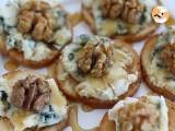 Roquefort, walnut and honey toasts, photo 1