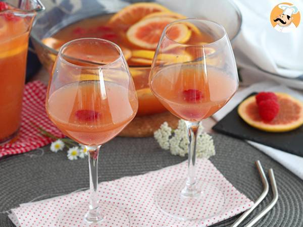 Rosé sangria with rosé wine