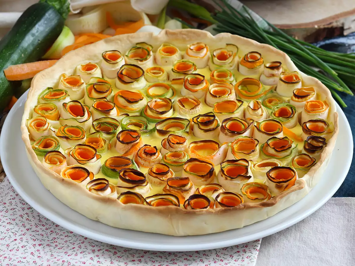 Rose-shaped zucchini and carrot quiche - photo 2