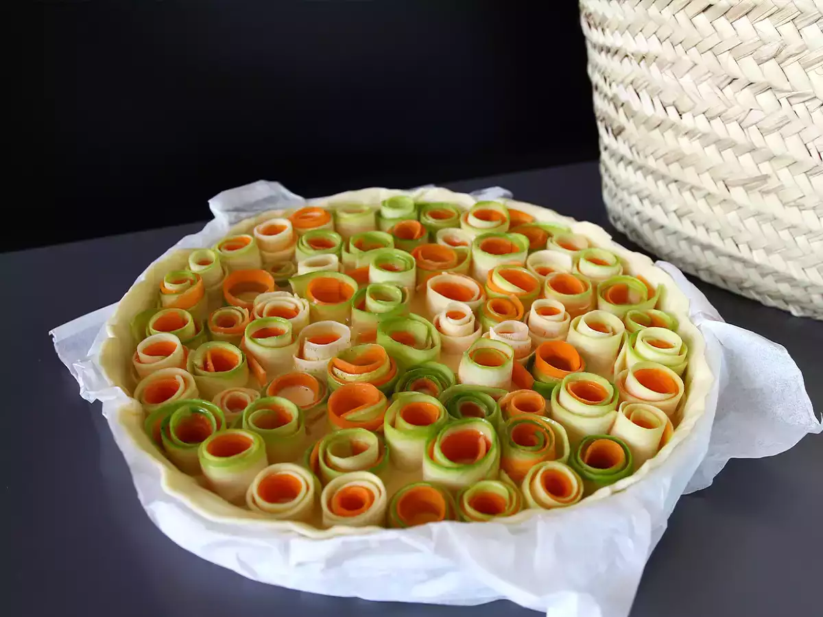 Rose-shaped zucchini and carrot quiche - photo 3