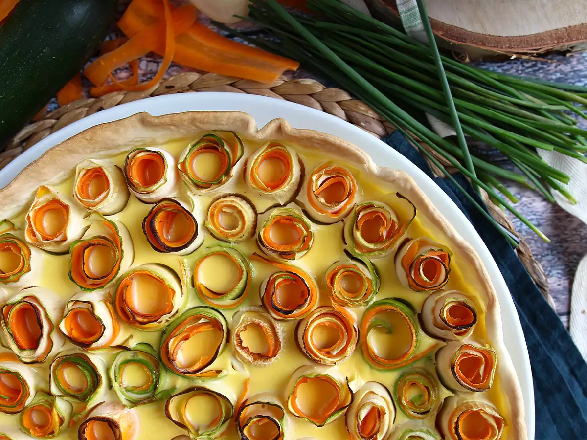 Rose-shaped zucchini and carrot quiche - photo 5