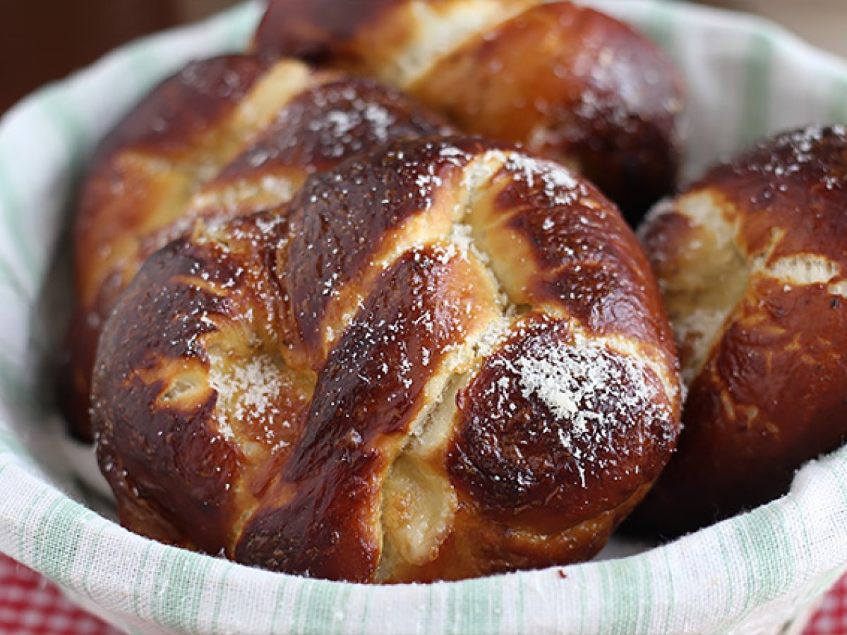 Rosemary and mozzarella pretzels - photo 2