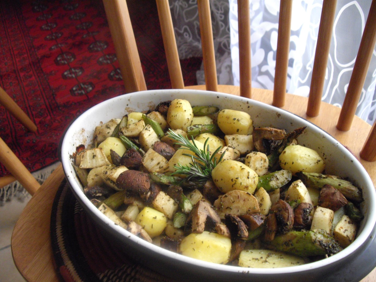 Rosemary roasted potatoes, parsnips, asparagus and mushrooms Recipe