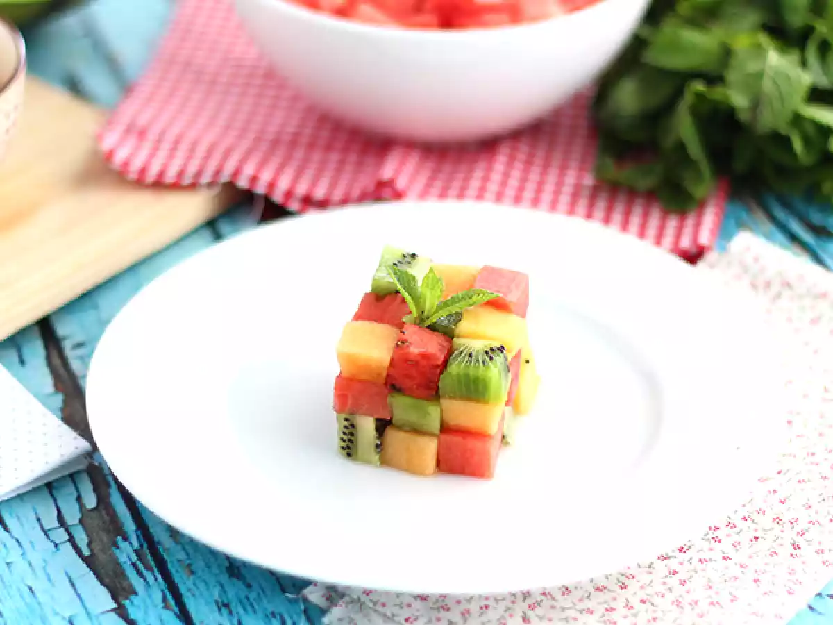 Rubik's cube of fruits: the design fruit salad - photo 3