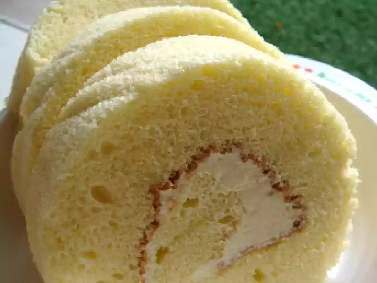 Rum & raisin cream swiss roll