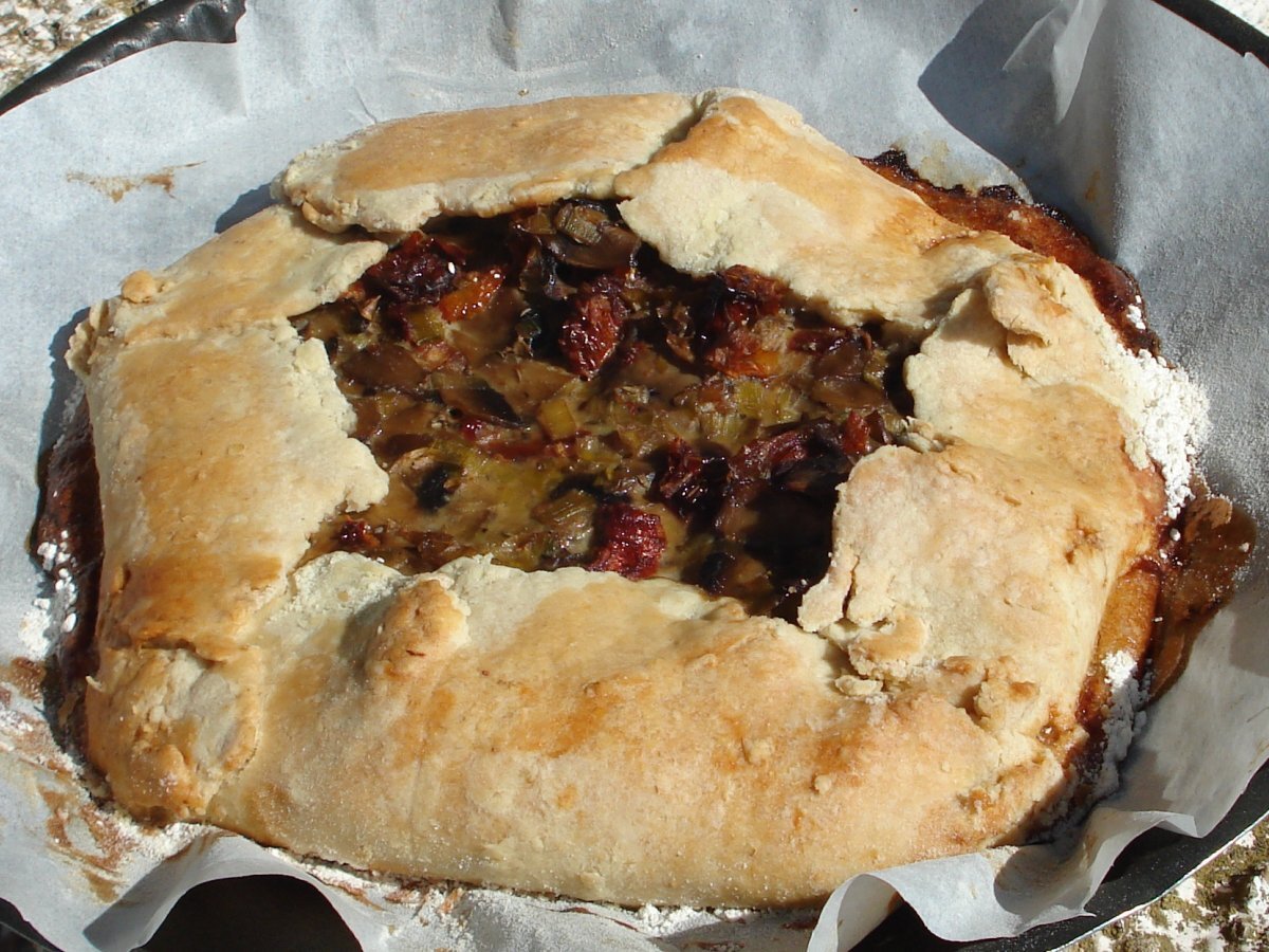 Rustic leek and mushroom pie (dairy free) - photo 2