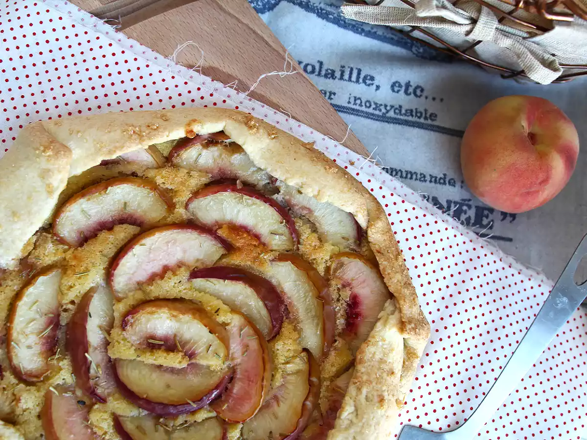 Rustic peach tart with rosemary - photo 2
