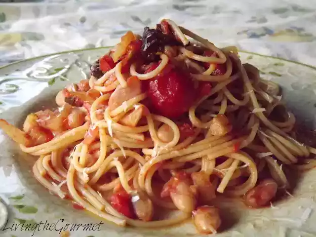 Rustic tomato sauce recipe with roasted peppers & beans